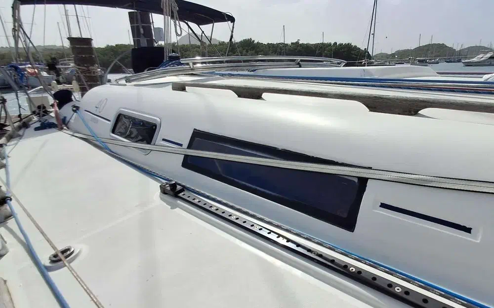 slider 10 Dufour 40 PERFORMANCE