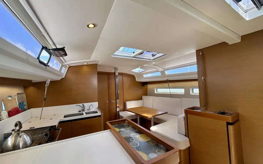 slider 18 Jeanneau Sun Odyssey 440