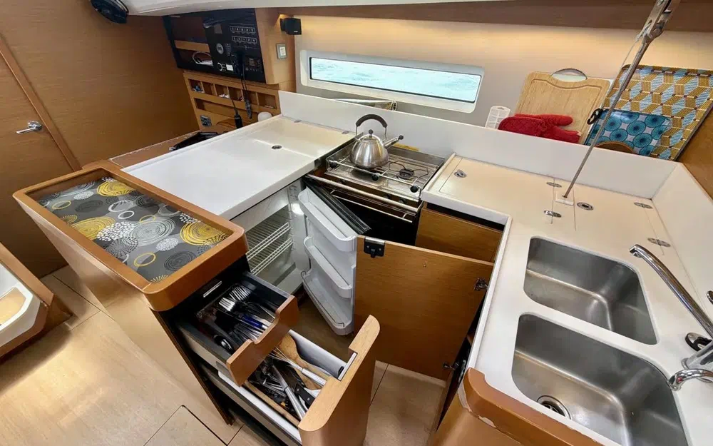 slider 21 Jeanneau Sun Odyssey 440