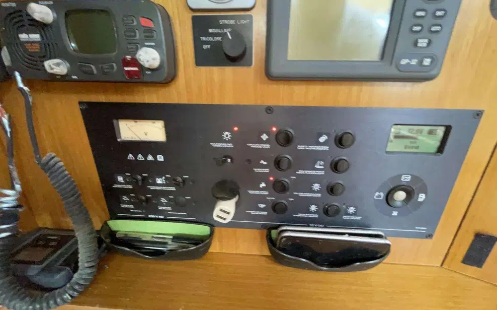 slider 12 Jeanneau Sun Odyssey 42 DS