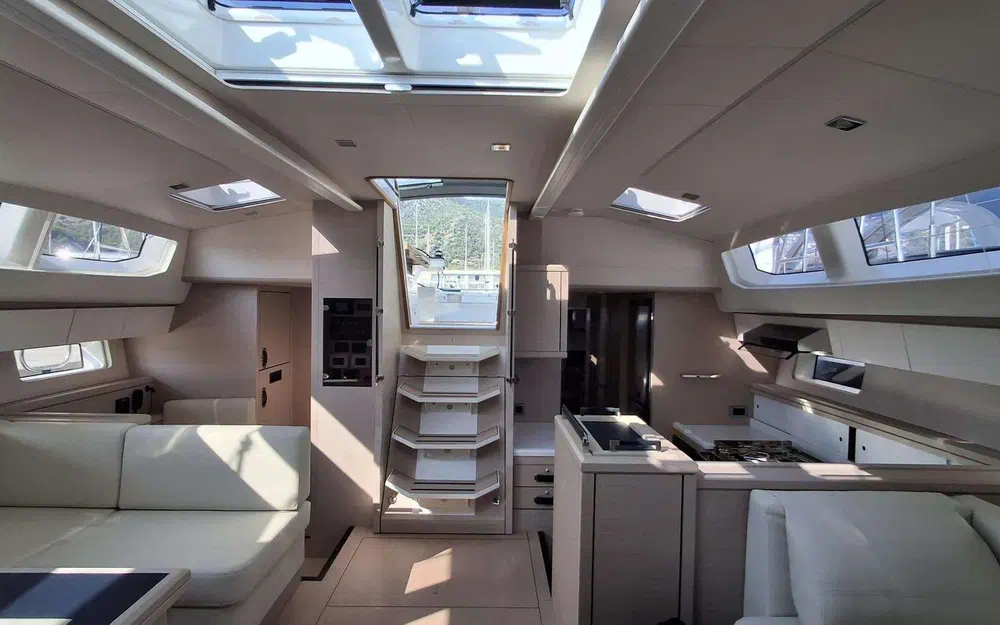 slider 9 Jeanneau 65