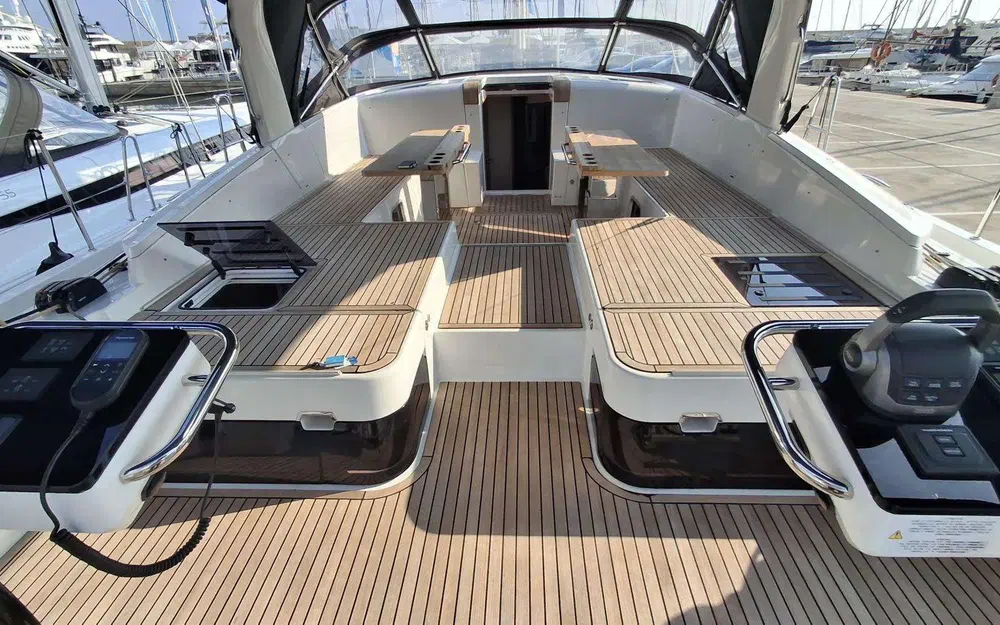 slider 5 Jeanneau 65