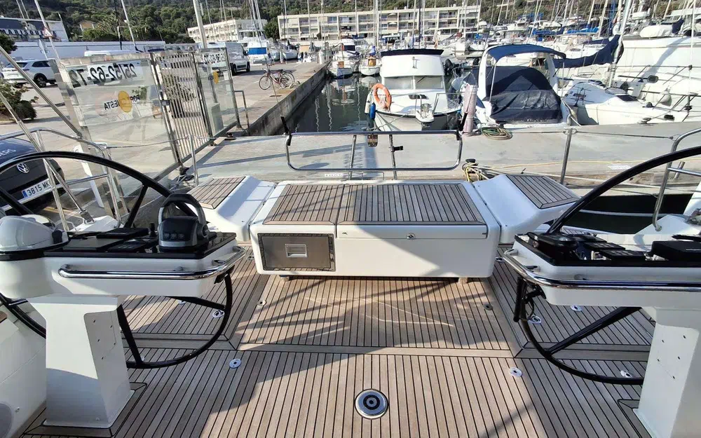 slider 6 Jeanneau 65