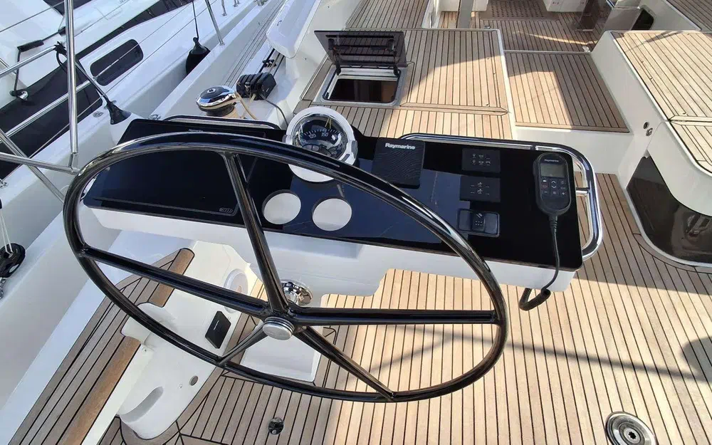 slider 7 Jeanneau 65