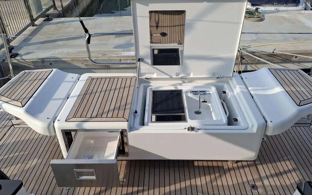 slider 8 Jeanneau 65