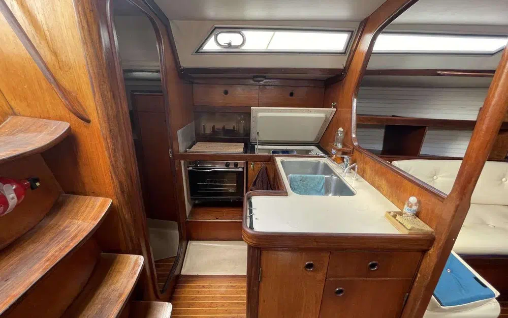 slider 12 Beneteau First 38