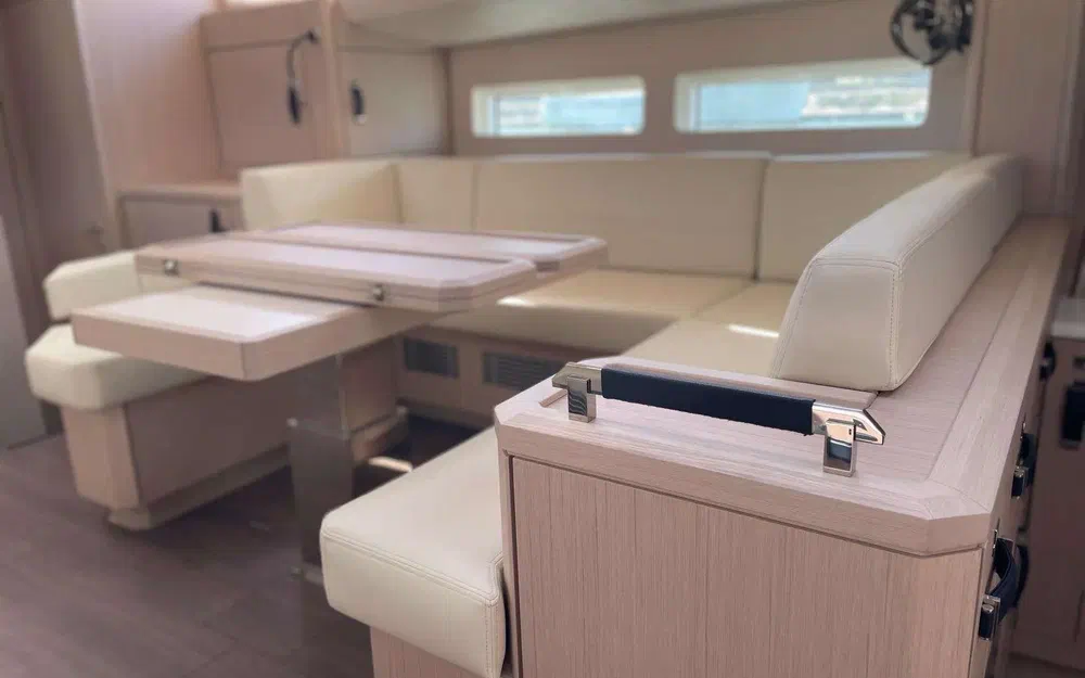 slider 6 Jeanneau 60