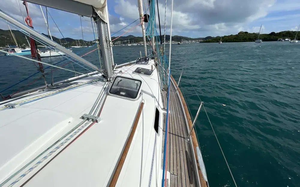 slider 9 Beneteau Oceanis 411 Celebration