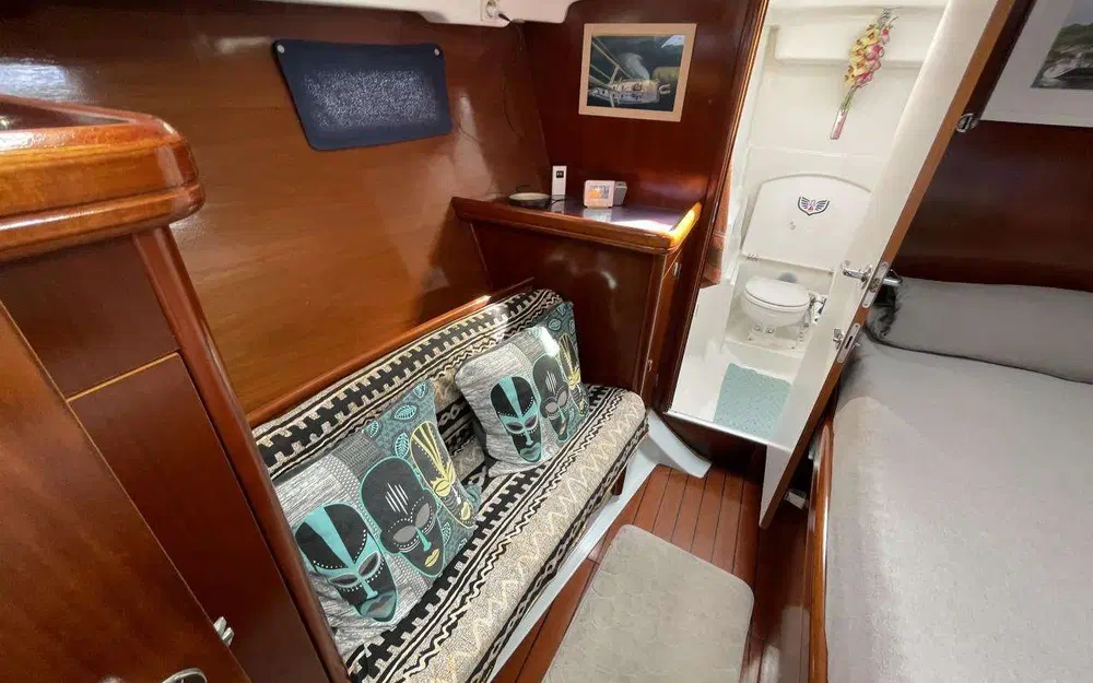 slider 27 Beneteau Oceanis 411 Celebration