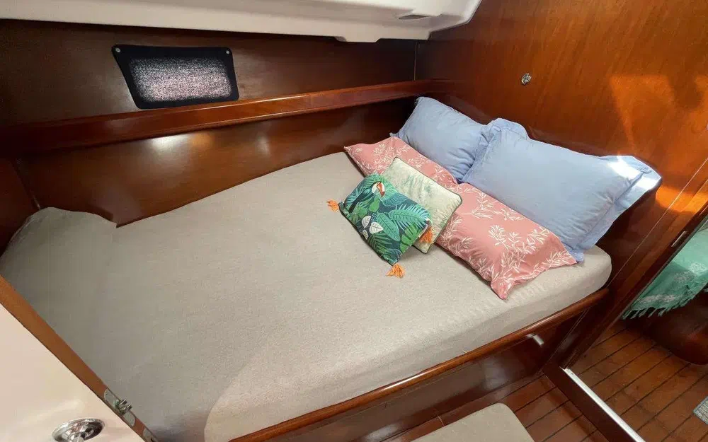 slider 30 Beneteau Oceanis 411 Celebration