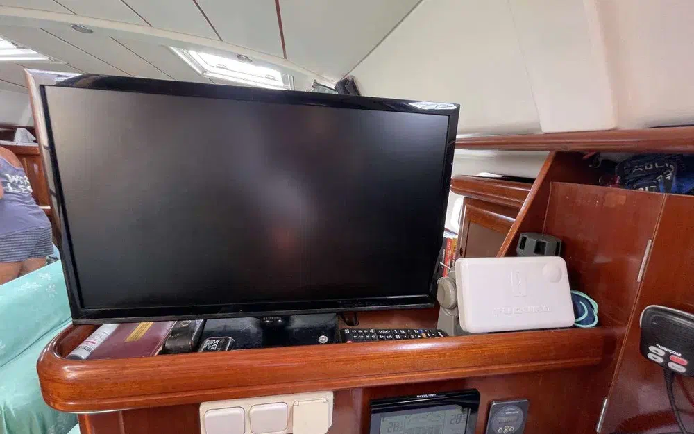 slider 33 Beneteau Oceanis 411 Celebration