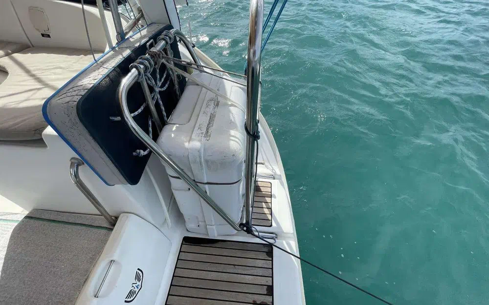 slider 3 Beneteau Oceanis 411 Celebration