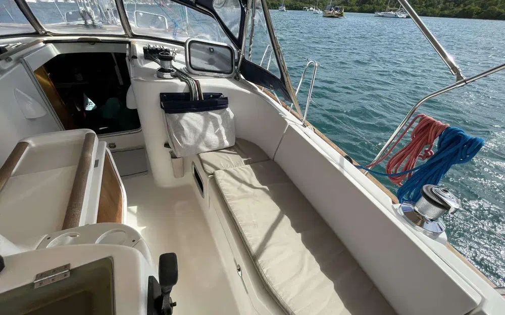 slider 7 Beneteau Oceanis 411 Celebration