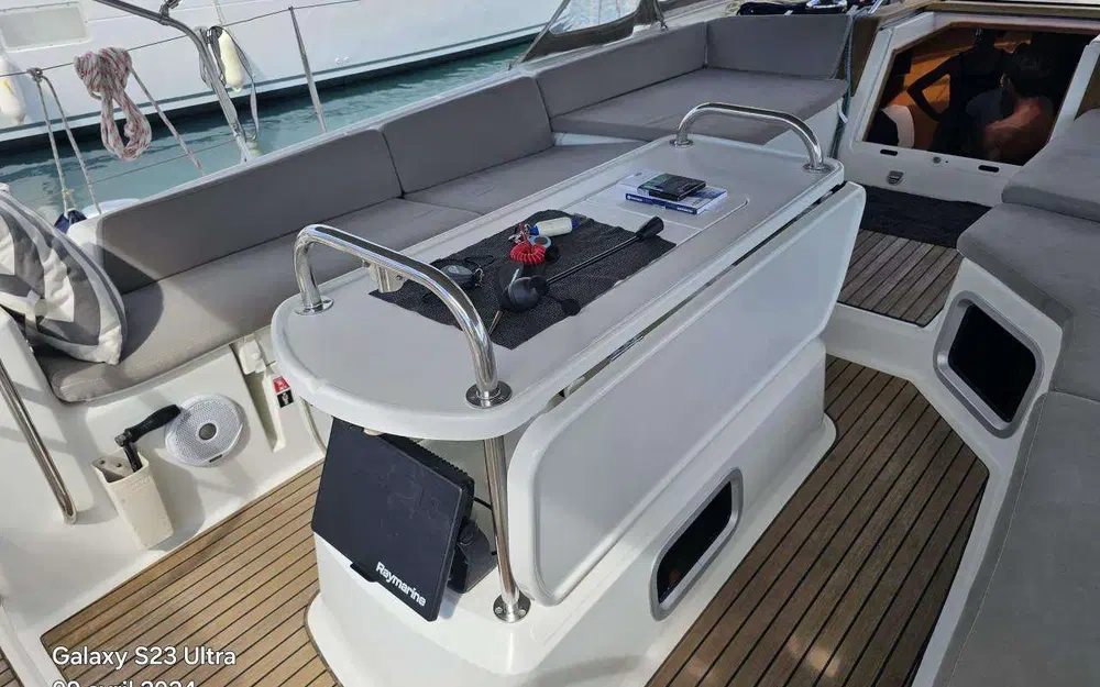 slider 9 Jeanneau 53