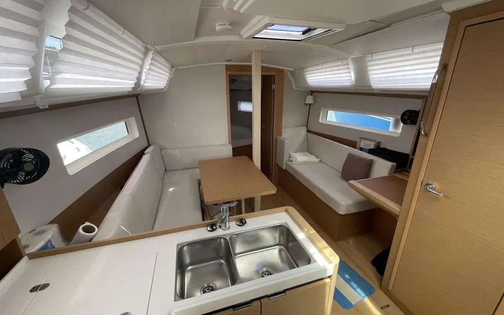 slider 22 Jeanneau Sun Odyssey 380