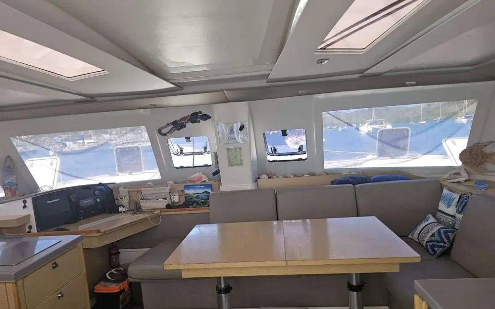 slider 22 Fountaine Pajot Helia 44