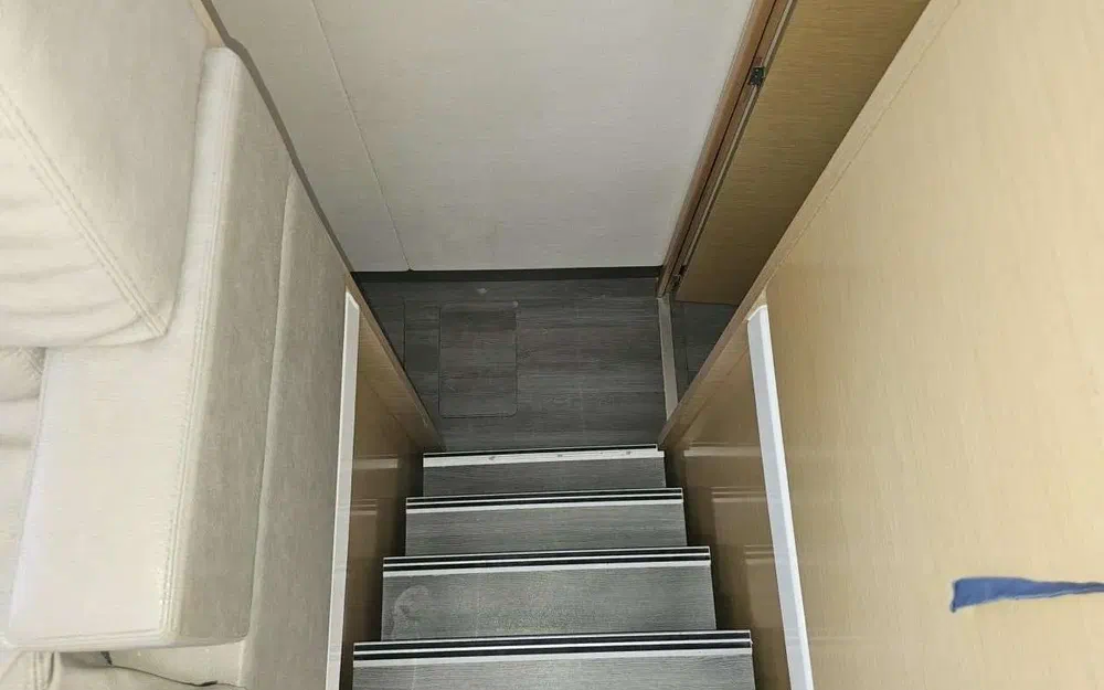 slider 26 Fountaine Pajot Helia 44