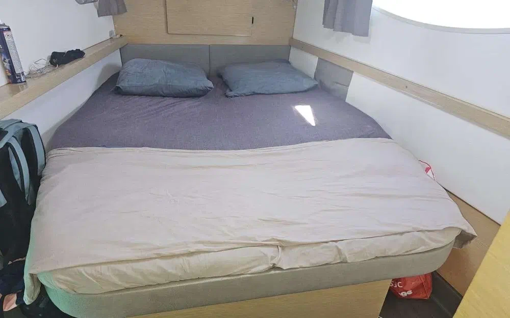 slider 29 Fountaine Pajot Helia 44