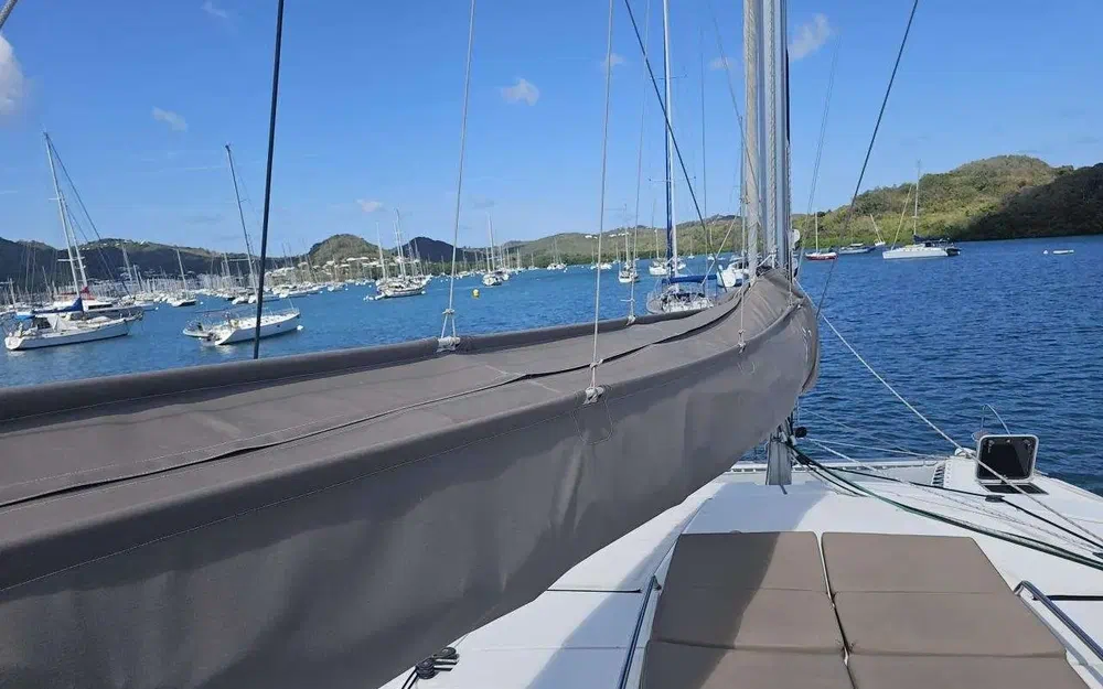 slider 8 Fountaine Pajot Helia 44