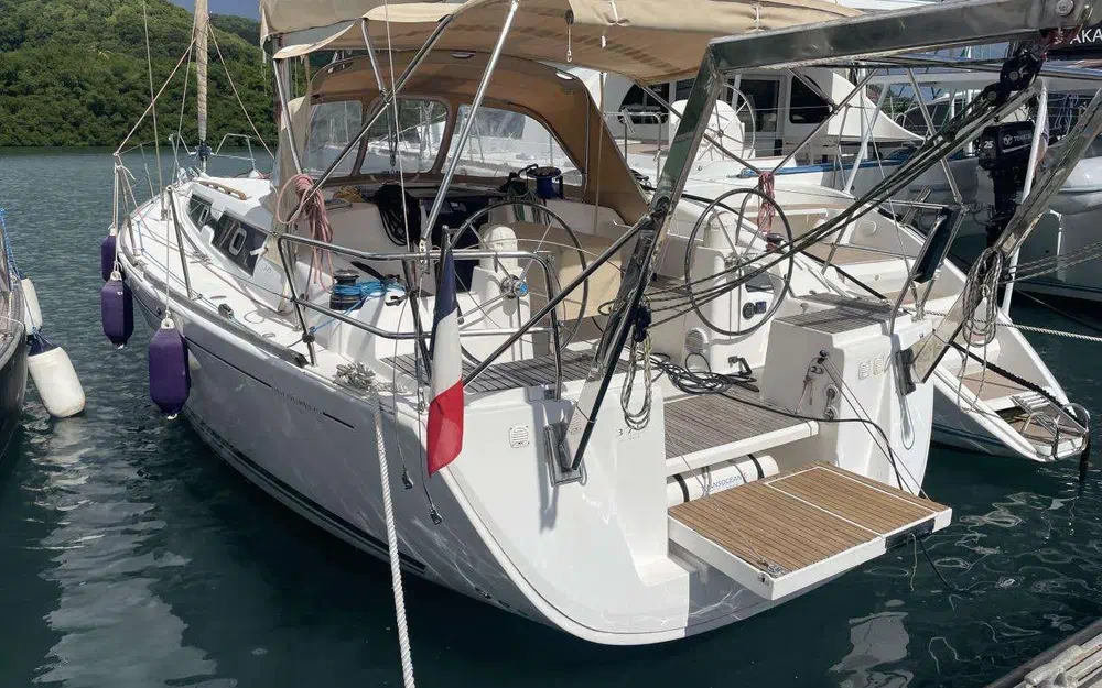 slider 1 Dufour 375 Grand Large