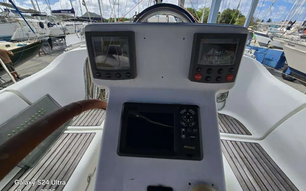 slider 5 Beneteau Oceanis 373 Clipper