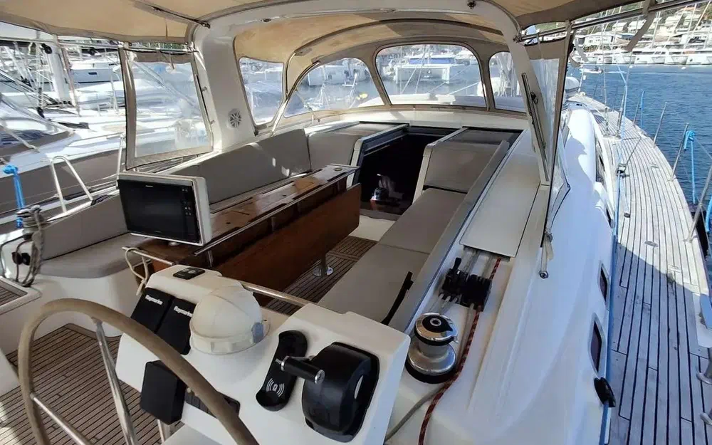 slider 9 Beneteau Oceanis 58