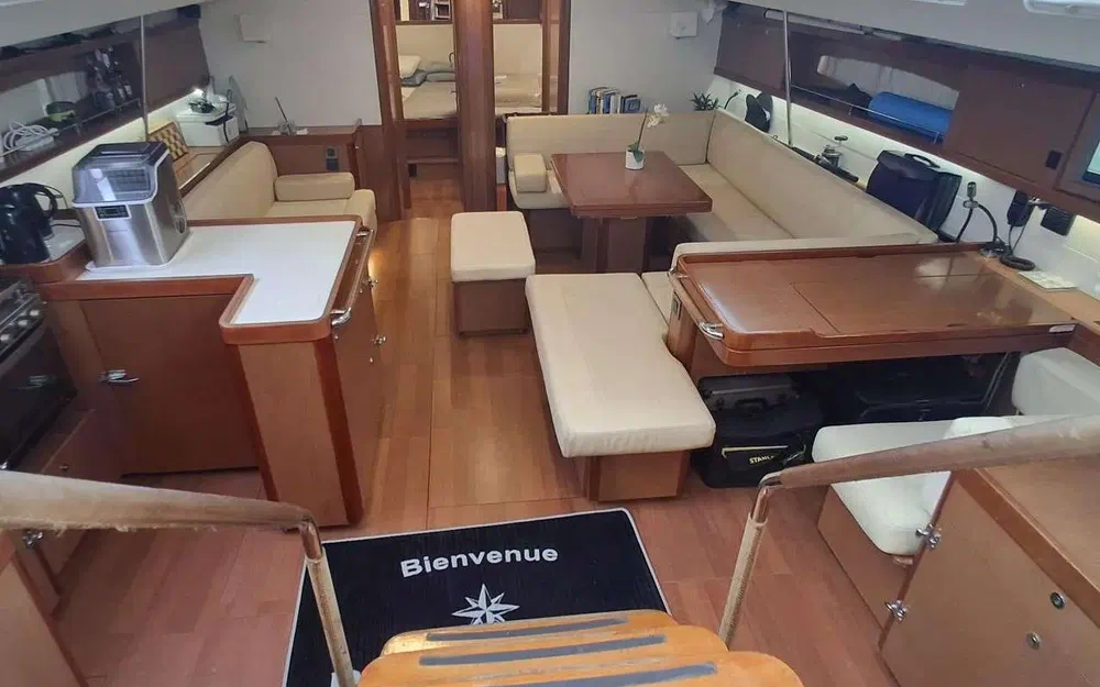 slider 16 Beneteau Oceanis 58