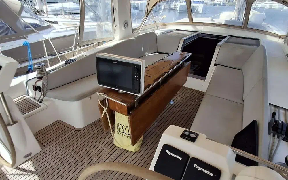 slider 8 Beneteau Oceanis 58