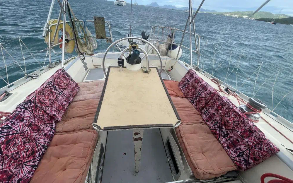 slider 12 Beneteau First 35