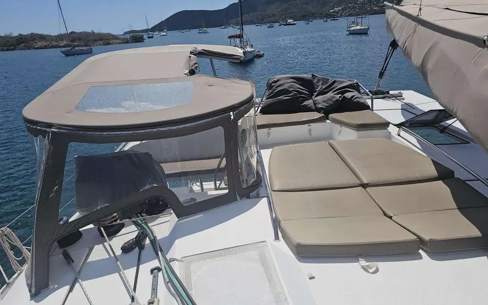 slider 13 Fountaine Pajot Helia 44