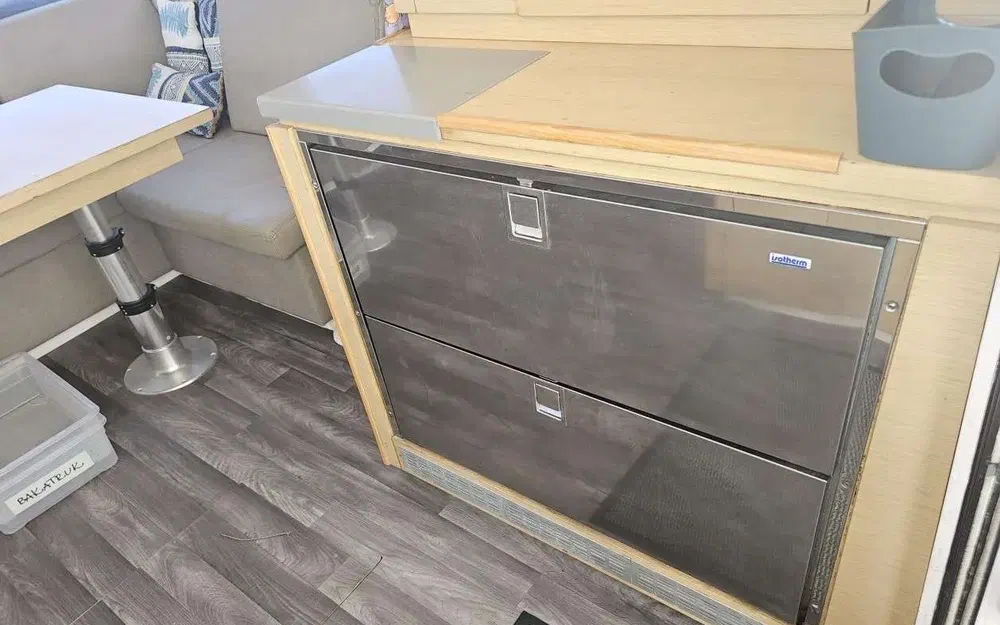 slider 23 Fountaine Pajot Helia 44