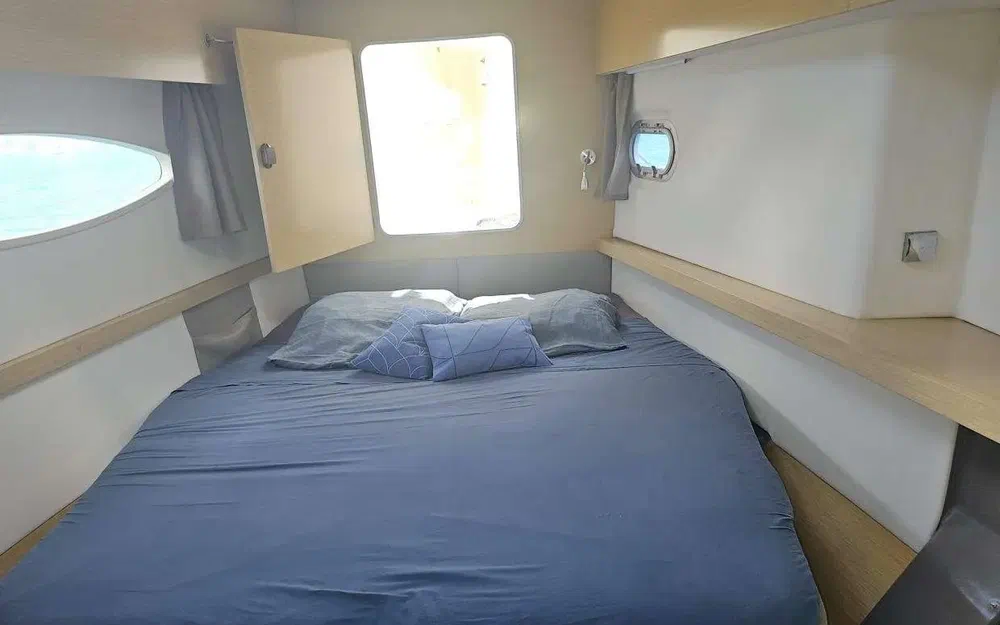 slider 31 Fountaine Pajot Helia 44