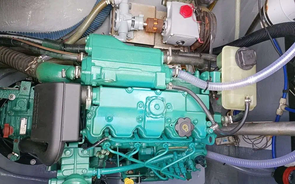 slider 33 Fountaine Pajot Helia 44