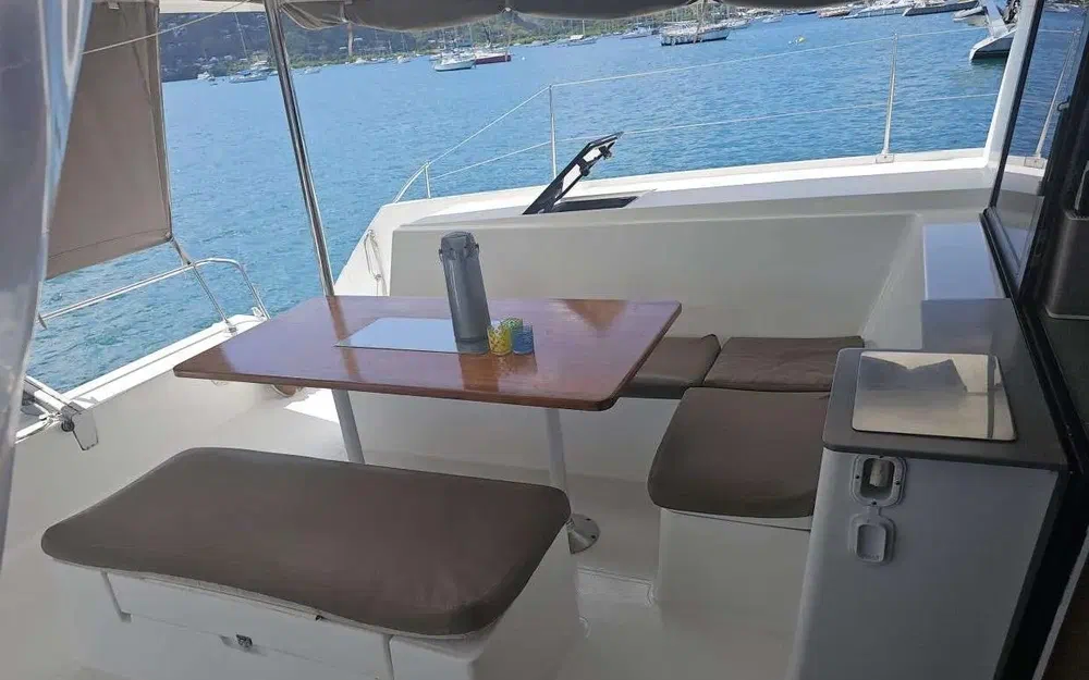 slider 4 Fountaine Pajot Helia 44