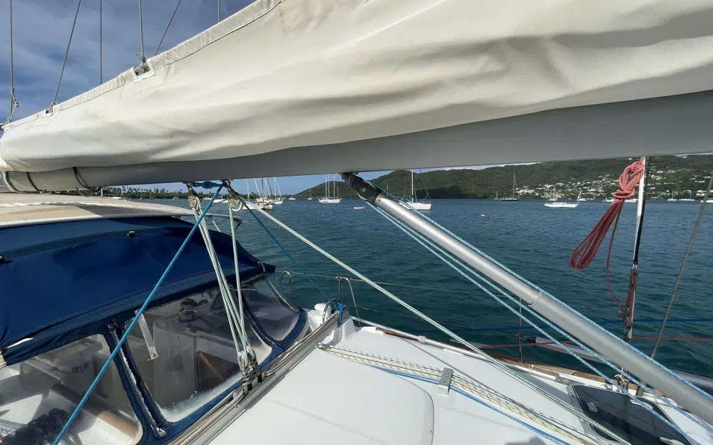 slider 10 Beneteau Oceanis 411 Celebration