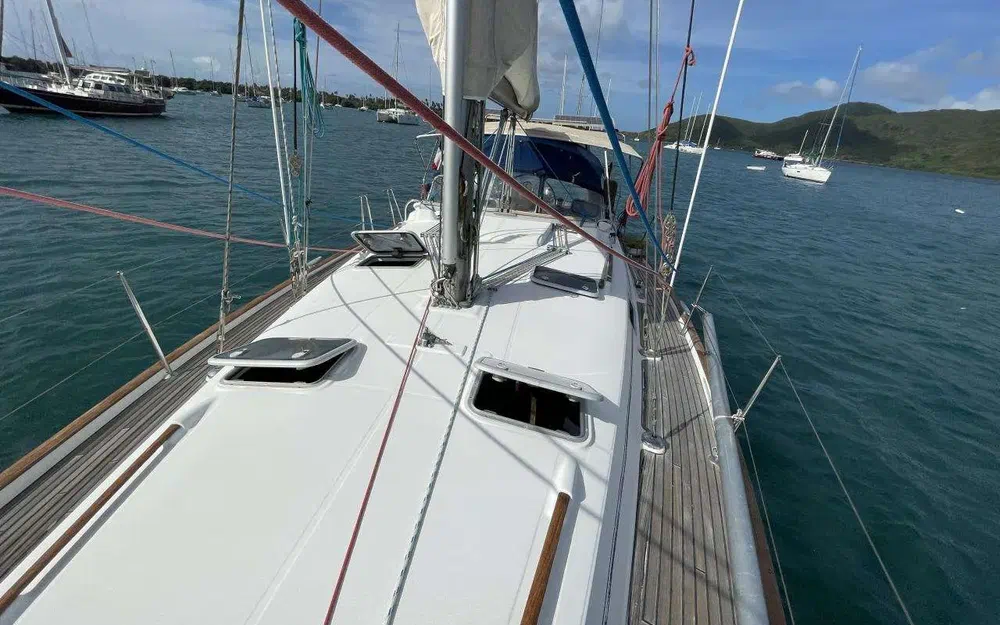 slider 16 Beneteau Oceanis 411 Celebration