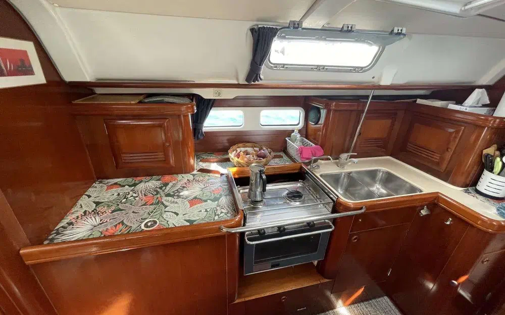 slider 25 Beneteau Oceanis 411 Celebration