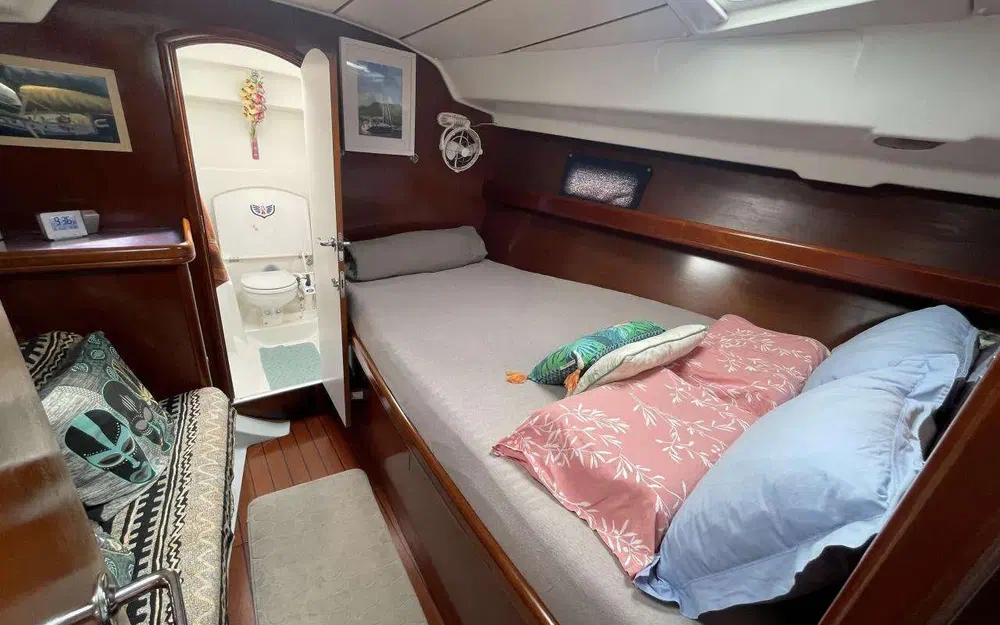 slider 28 Beneteau Oceanis 411 Celebration