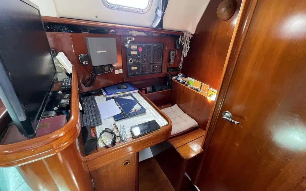 slider 32 Beneteau Oceanis 411 Celebration