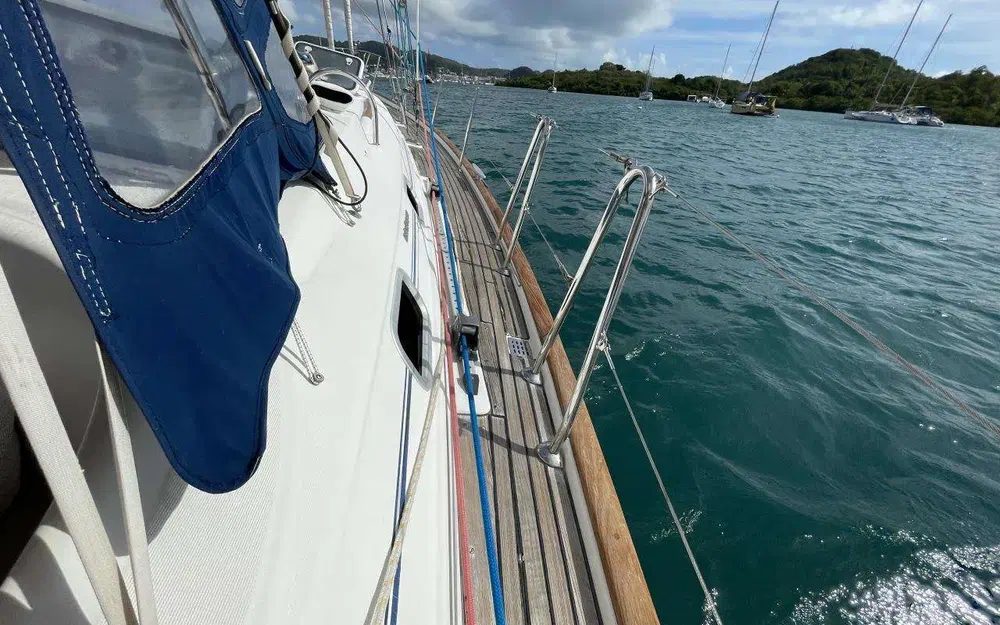 slider 8 Beneteau Oceanis 411 Celebration