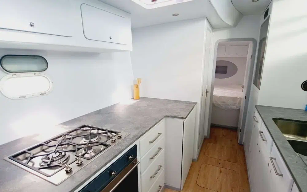 slider 18 Lagoon 570