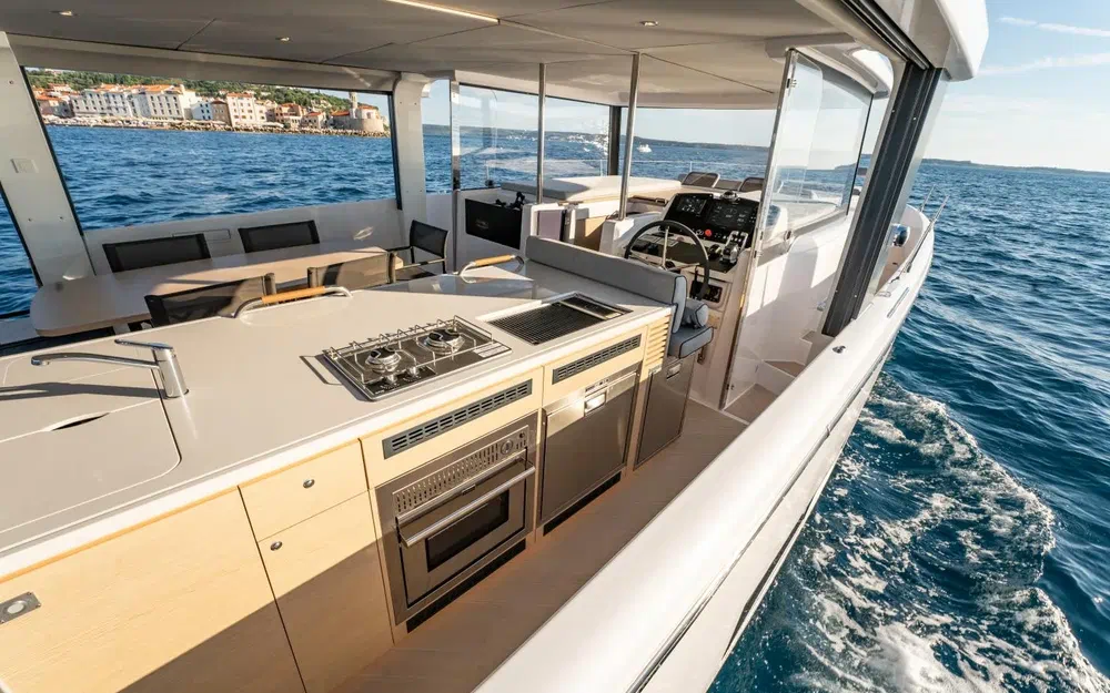 slider 9 Jeanneau Sea Loft 480