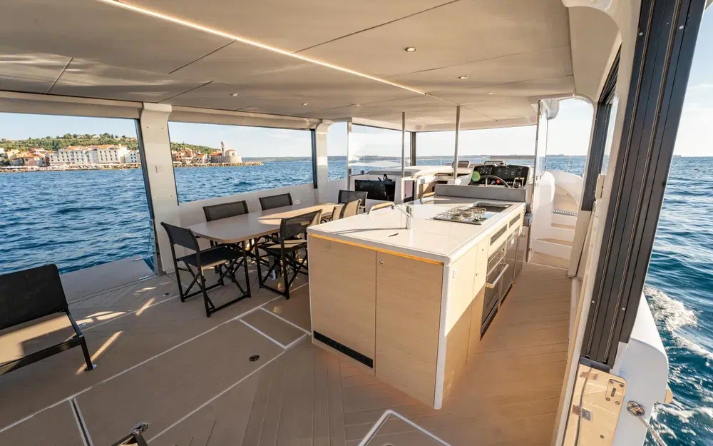 slider 10 Jeanneau Sea Loft 480