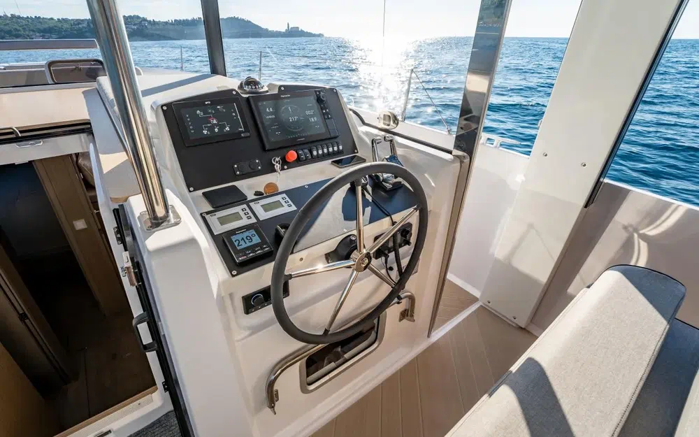 slider 12 Jeanneau Sea Loft 480