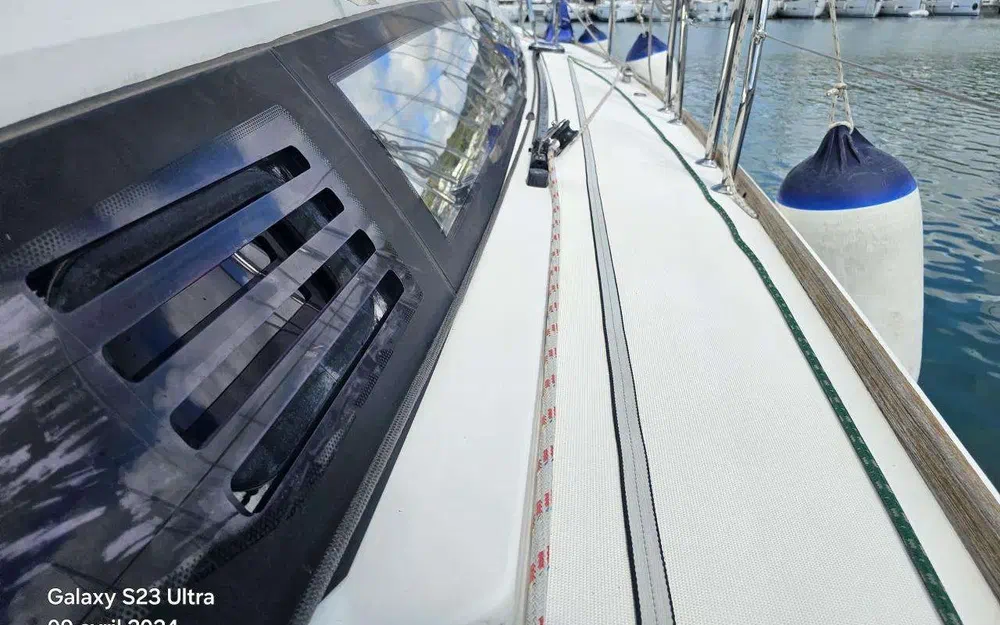 slider 11 Jeanneau 53