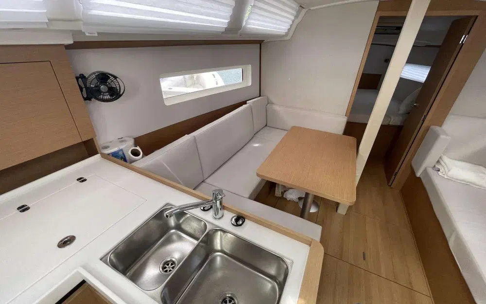 slider 23 Jeanneau Sun Odyssey 380