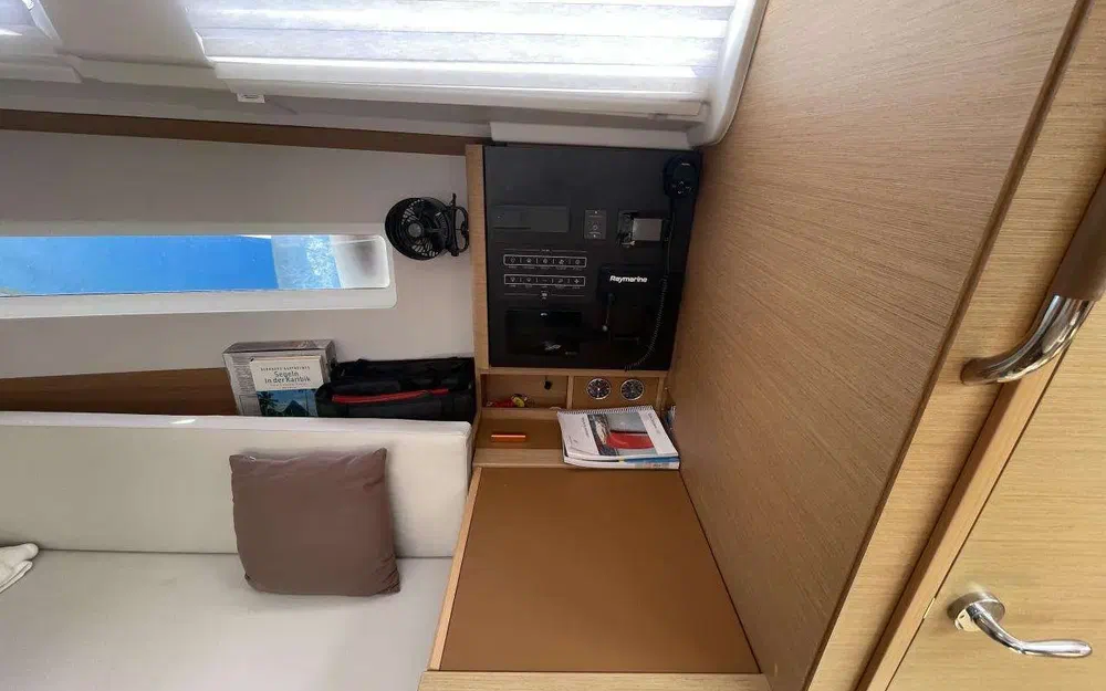 slider 26 Jeanneau Sun Odyssey 380