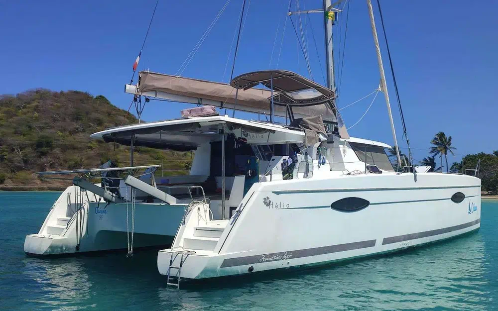 slider 0 Fountaine Pajot Helia 44
