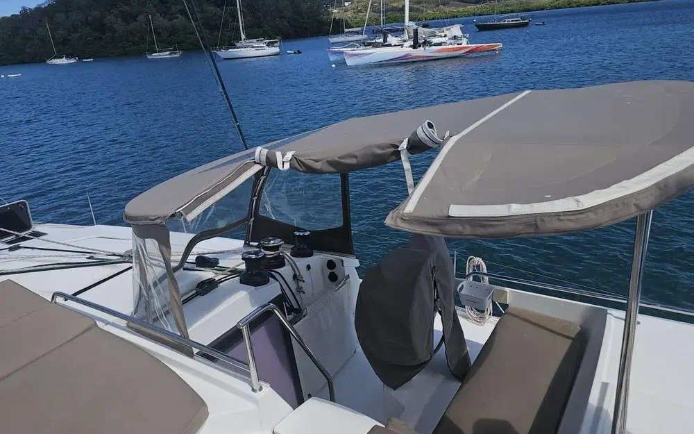 slider 17 Fountaine Pajot Helia 44