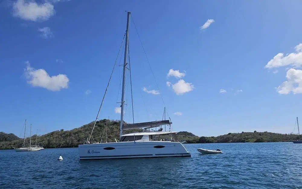 slider 1 Fountaine Pajot Helia 44